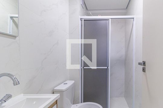 Banheiro de kitnet/studio para alugar com 1 quarto, 22m² em Centro, Osasco