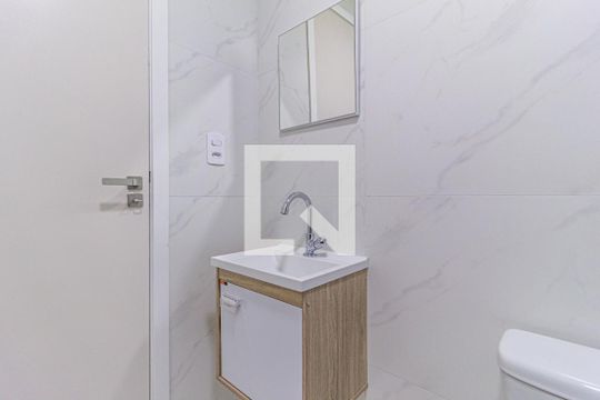 Banheiro de kitnet/studio para alugar com 1 quarto, 22m² em Centro, Osasco