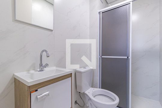 Banheiro de kitnet/studio para alugar com 1 quarto, 22m² em Centro, Osasco