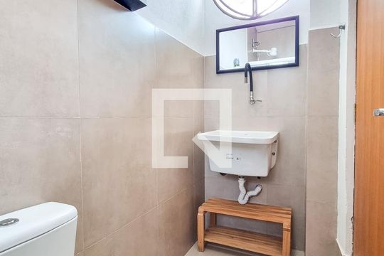 Banheiro da Suíte de kitnet/studio para alugar com 1 quarto, 24m² em Jardim Ismenia, São José dos Campos