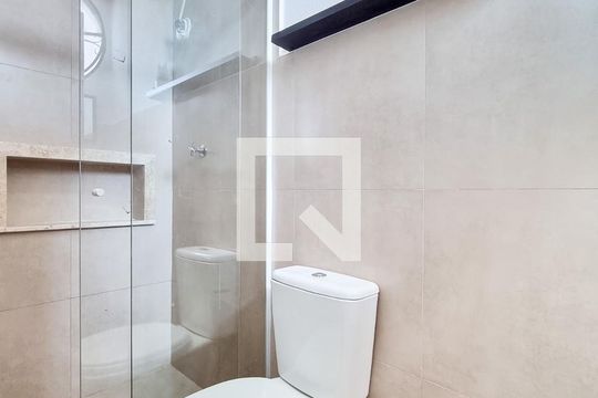Banheiro da Suíte de kitnet/studio para alugar com 1 quarto, 24m² em Jardim Ismenia, São José dos Campos
