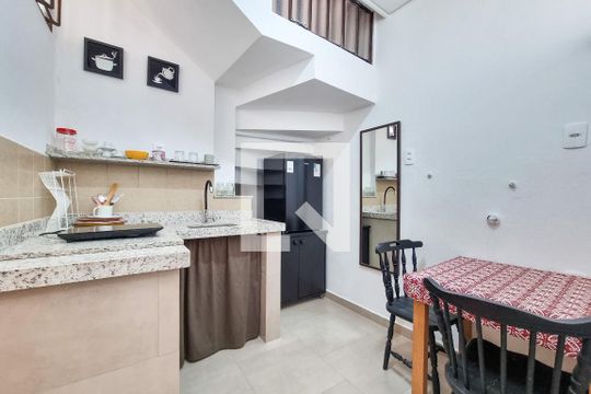 Cozinha de kitnet/studio para alugar com 1 quarto, 24m² em Jardim Ismenia, São José dos Campos