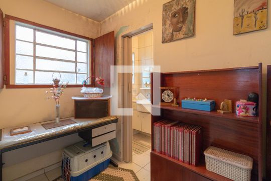 Quarto de Serviço de casa para alugar com 3 quartos, 520m² em Vila Mangalot, São Paulo