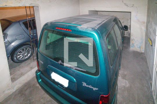 Garagem de casa para alugar com 3 quartos, 520m² em Vila Mangalot, São Paulo