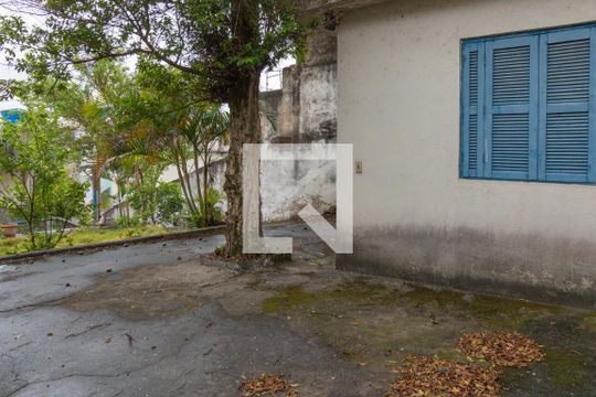 Quintal de casa para alugar com 3 quartos, 520m² em Vila Mangalot, São Paulo