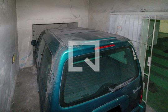 Garagem de casa para alugar com 3 quartos, 520m² em Vila Mangalot, São Paulo