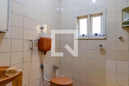 Banheiro de casa à venda com 4 quartos, 300m² em Harmonia, Canoas