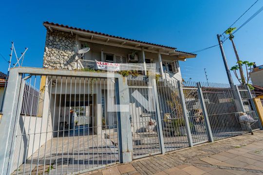 Fachada de casa à venda com 4 quartos, 300m² em Harmonia, Canoas