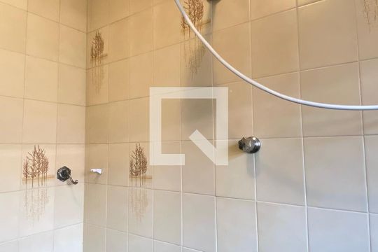 Banheiro Social de casa para alugar com 3 quartos, 330m² em Jardim Analia Franco, São Paulo