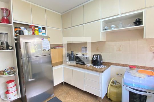Cozinha  de casa para alugar com 3 quartos, 330m² em Jardim Analia Franco, São Paulo