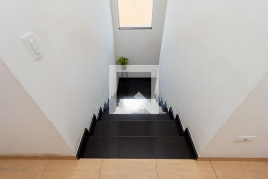 Escada de casa à venda com 4 quartos, 280m² em Vila Regente Feijó, São Paulo