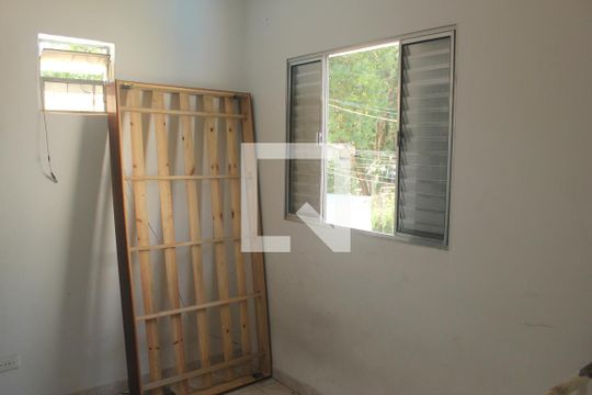 Quarto de casa para alugar com 2 quartos, 35m² em Jardim Umuarama, São Paulo