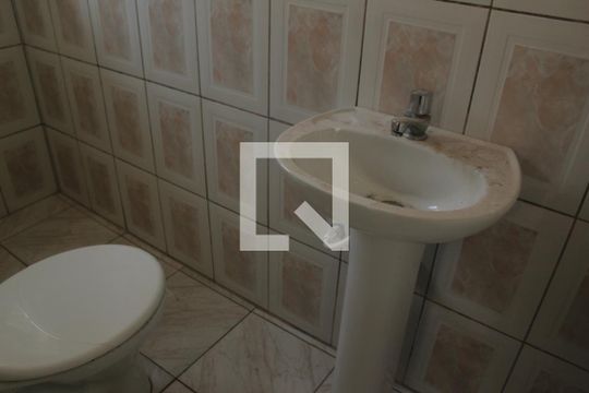 Banheiro de casa para alugar com 2 quartos, 35m² em Jardim Umuarama, São Paulo