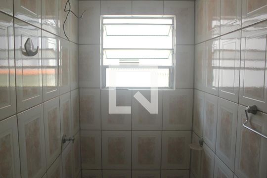 Banheiro de casa para alugar com 2 quartos, 35m² em Jardim Umuarama, São Paulo