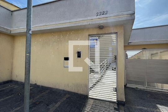 Casa de Condomínio para alugar com 3 quartos, 122m² em Vila Nivi, São Paulo