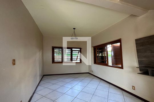 Sala de casa à venda com 3 quartos, 400m² em Rondônia, Novo Hamburgo