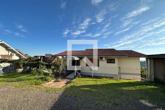 Fachada de casa à venda com 3 quartos, 400m² em Rondônia, Novo Hamburgo
