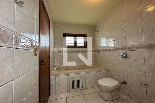 Banheiro da Suíte de casa à venda com 3 quartos, 400m² em Rondônia, Novo Hamburgo