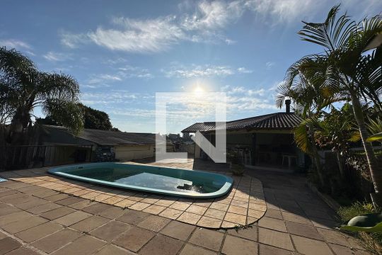 Área externa de casa à venda com 3 quartos, 400m² em Rondônia, Novo Hamburgo
