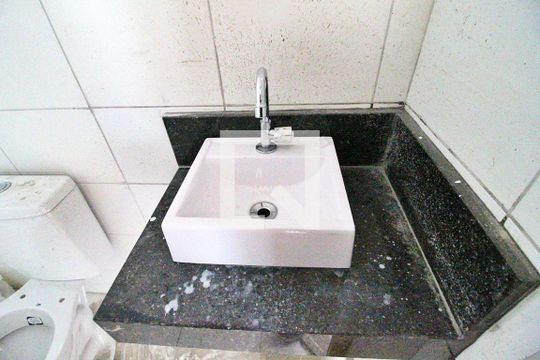 Banheiro de apartamento à venda com 2 quartos, 42m² em Vila Príncipe de Gales, Santo André