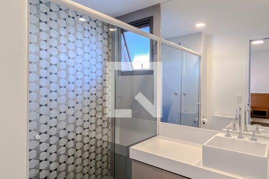 Banheiro de kitnet/studio para alugar com 1 quarto, 30m² em Alto da Mooca, São Paulo