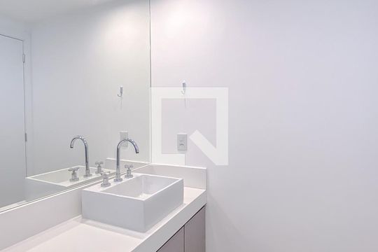 Banheiro de kitnet/studio para alugar com 1 quarto, 30m² em Alto da Mooca, São Paulo