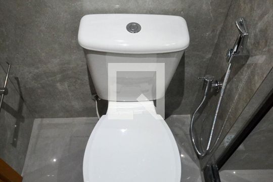 Banheiro de apartamento para alugar com 1 quarto, 35m² em Centro, Nova Iguaçu