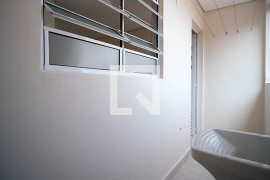 Área de Serviço de casa para alugar com 1 quarto, 50m² em Jardim Maringa, São Paulo