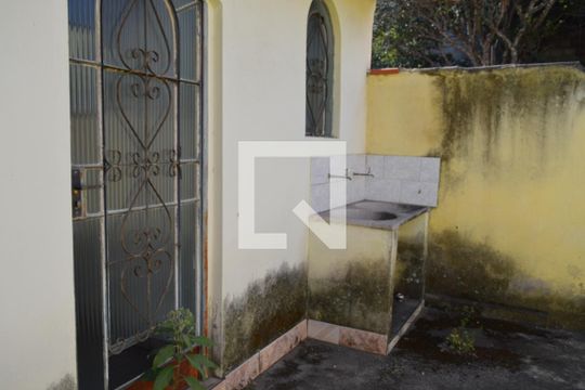 Quintal Casa 2 de casa à venda com 4 quartos, 180m² em Feijão Miúdo, Contagem