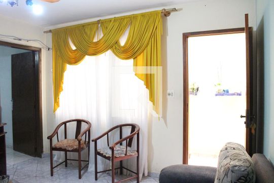 Sala de casa à venda com 3 quartos, 143m² em Vila Carbone, São Paulo