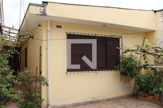 Fachada de casa à venda com 3 quartos, 143m² em Vila Carbone, São Paulo