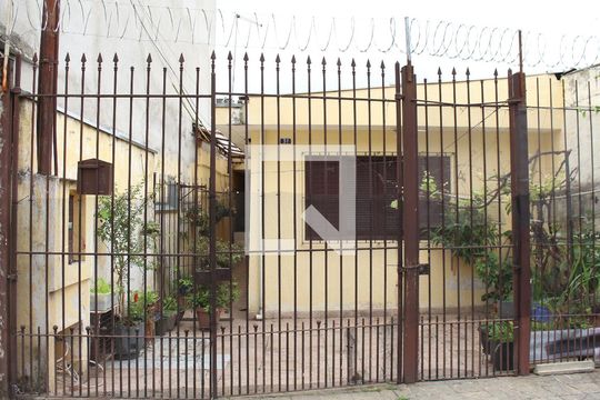 Fachada de casa à venda com 3 quartos, 143m² em Vila Carbone, São Paulo