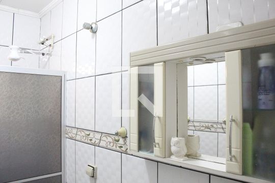 Banheiro de casa à venda com 3 quartos, 143m² em Vila Carbone, São Paulo