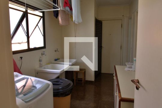 Área de Serviço de apartamento à venda com 3 quartos, 300m² em Vila Suzana, São Paulo
