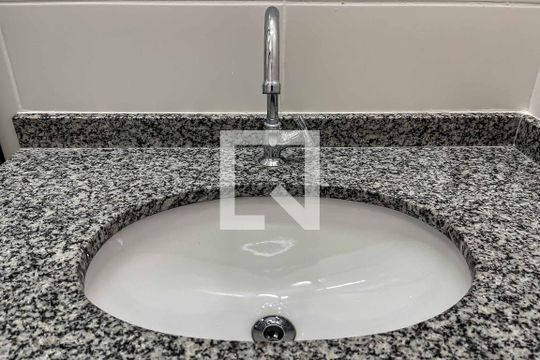 Banheiro de apartamento para alugar com 2 quartos, 57m² em Lauzane Paulista, São Paulo