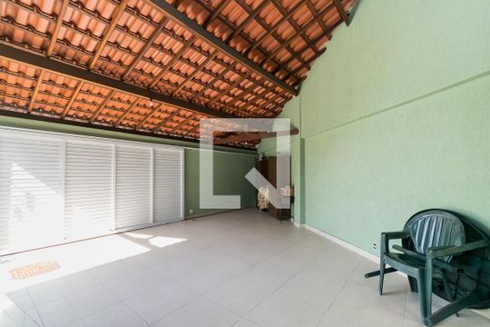 Garagem de casa à venda com 2 quartos, 128m² em Brás de Pina, Rio de Janeiro
