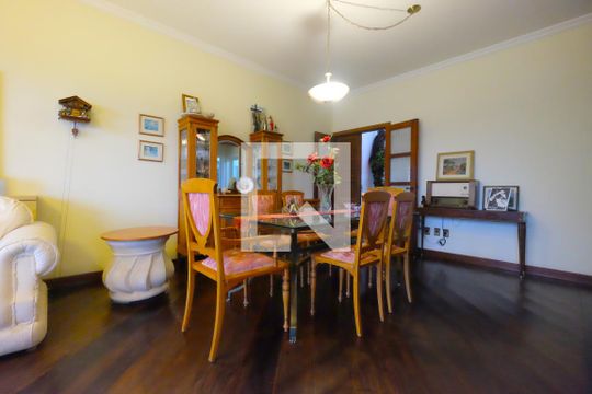 Sala de casa à venda com 3 quartos, 227m² em Três Figueiras, Porto Alegre