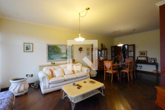 Sala de casa à venda com 3 quartos, 227m² em Três Figueiras, Porto Alegre