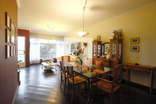 Casa à venda com 3 quartos, 227m² em Três Figueiras, Porto Alegre
