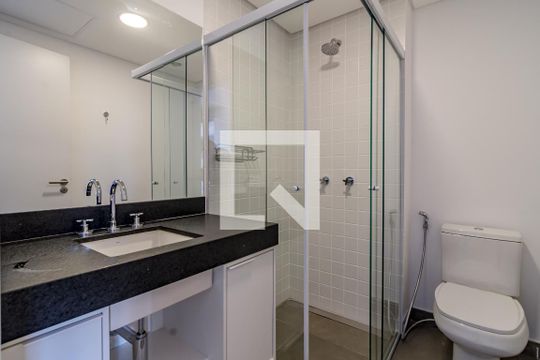 Banheiro de kitnet/studio à venda com 1 quarto, 28m² em Jardim das Bandeiras, São Paulo