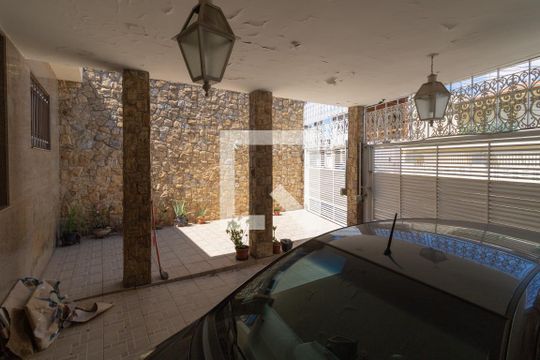 Garagem de casa à venda com 4 quartos, 270m² em Jardim Monjolo, São Paulo
