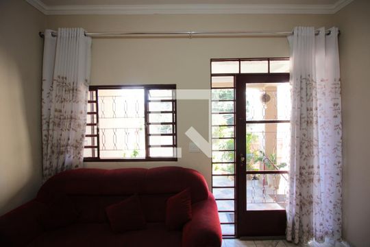 Sala de casa à venda com 3 quartos, 360m² em Jardim Leblon, Belo Horizonte