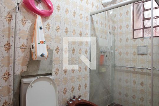 Banheiro de casa à venda com 3 quartos, 360m² em Jardim Leblon, Belo Horizonte