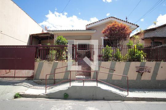 Fachada de casa à venda com 3 quartos, 360m² em Jardim Leblon, Belo Horizonte