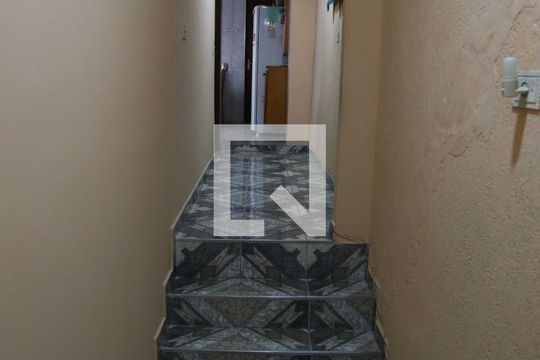 Escada de casa à venda com 4 quartos, 180m² em Padroeira, Osasco