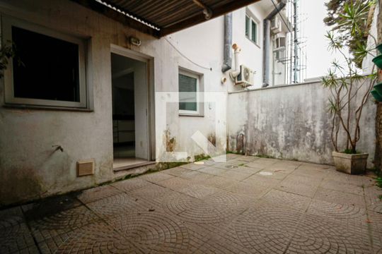 Quintal de casa à venda com 3 quartos, 230m² em Ipanema, Porto Alegre