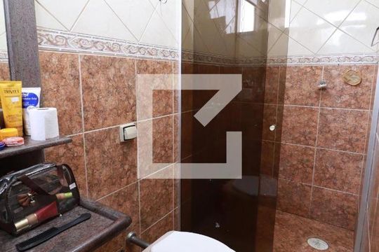 Banheiro da Suíte 1 de casa para alugar com 4 quartos, 200m² em Cidade Jardim, Uberlândia