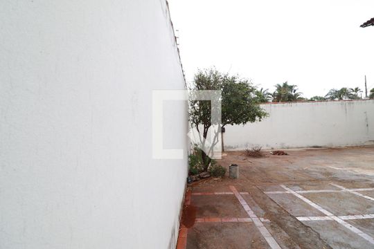 Quintal de casa para alugar com 4 quartos, 200m² em Cidade Jardim, Uberlândia