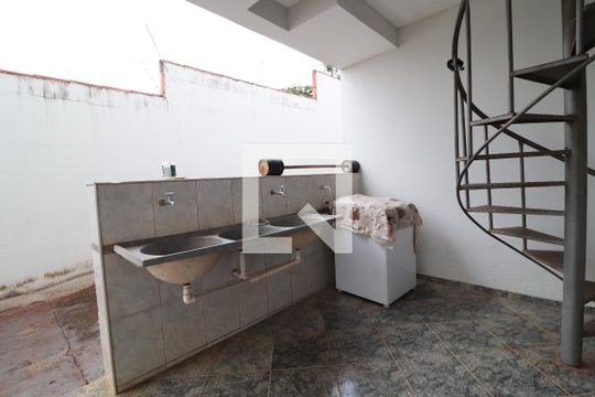 Área de Serviço de casa para alugar com 4 quartos, 200m² em Cidade Jardim, Uberlândia