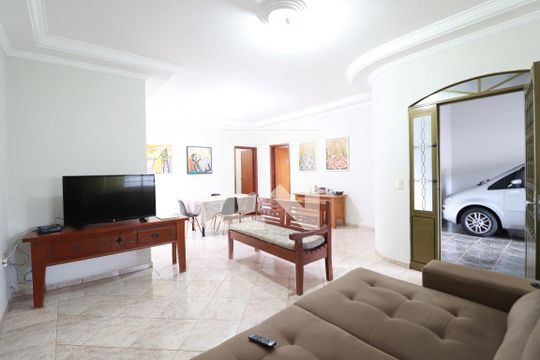 Sala de casa para alugar com 4 quartos, 200m² em Cidade Jardim, Uberlândia